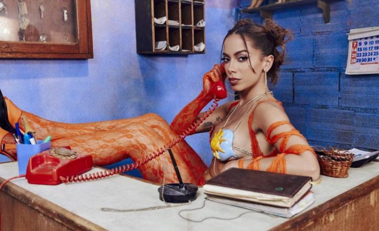 Anitta lanza dos nuevas canciones trilingües sobre el amor y el sexo en el gueto