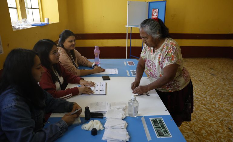 Abren centros de votación en Guatemala