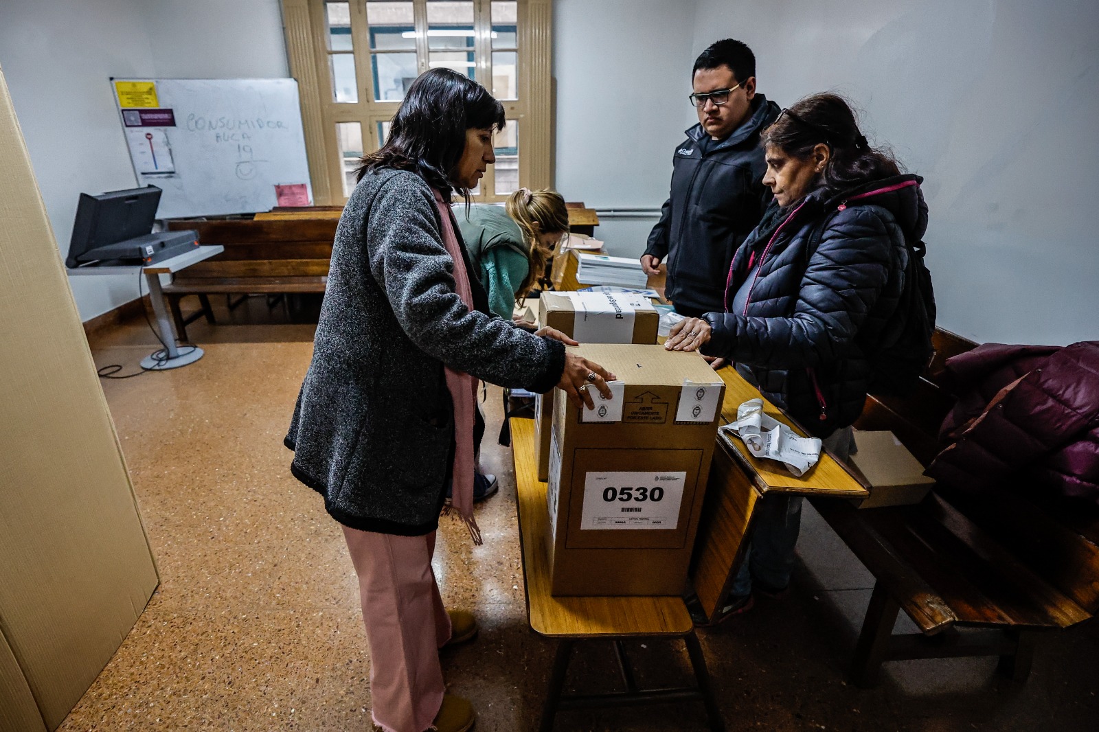 Inician elecciones primarias en centros de votación argentinos