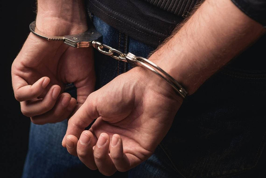 Hombre acusado de violar a hijastra de 14 años arrestado en Boca Chica