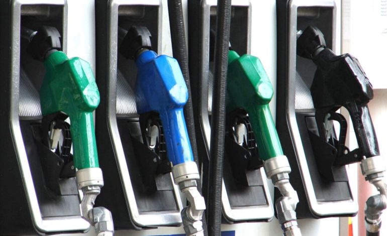Gobierno mantiene sin cambios varios precios de combustibles