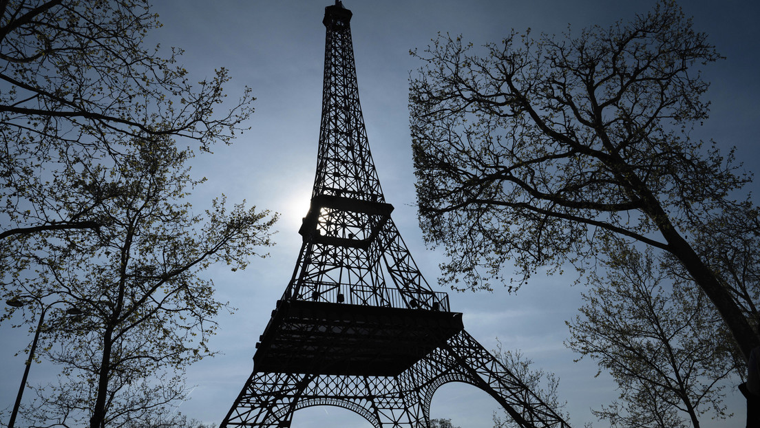 Torre Eiffel de París evacuada tras sirena de bomba