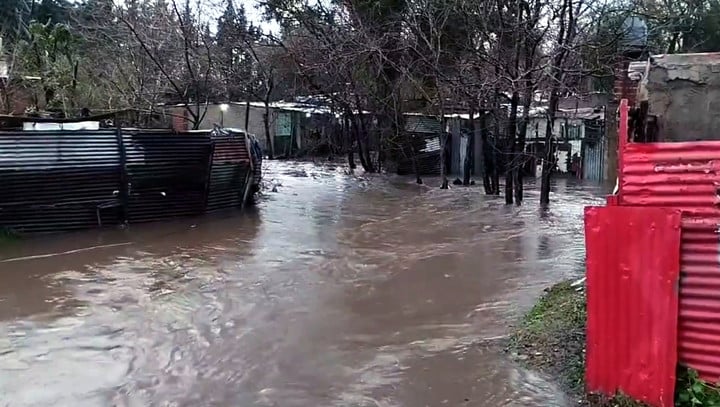 Argentina Inundaciones, Evacuaciones y Cierre de Escuelas