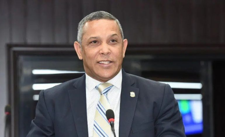 Franklin Romero redacta anteproyecto de ley para unificar elecciones –  (República Dominicana)