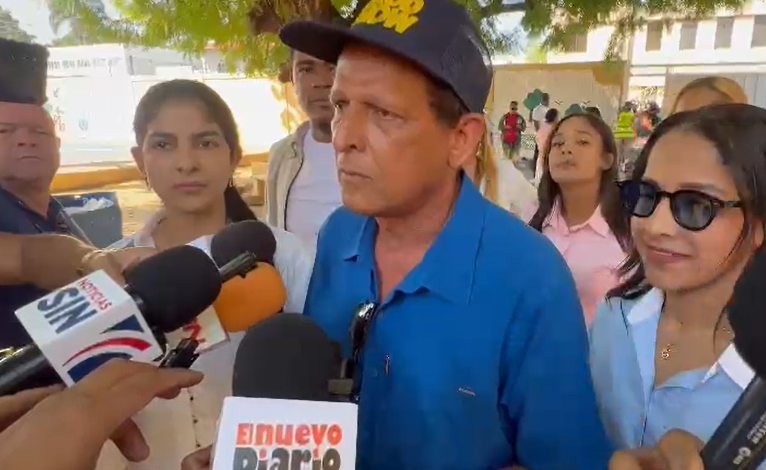 (VIDEO) Diputado Dajabón denuncia Fuerza del Pueblo hace política en entrada centros de votación –  (República Dominicana)