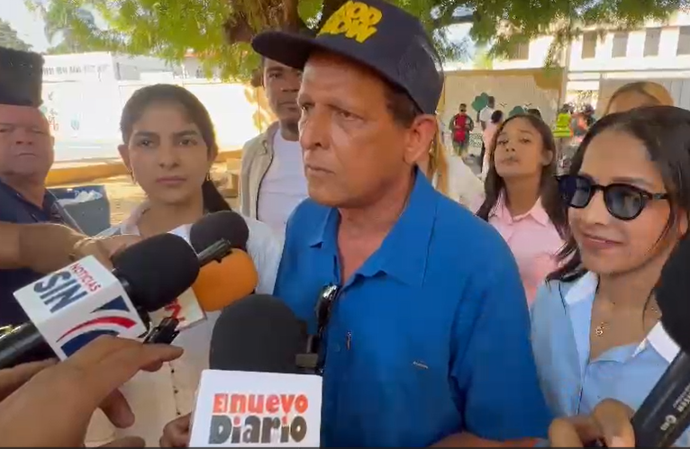 (VIDEO) Diputado Dajabón denuncia Fuerza del Pueblo hace política en entrada centros de votación –  (República Dominicana)