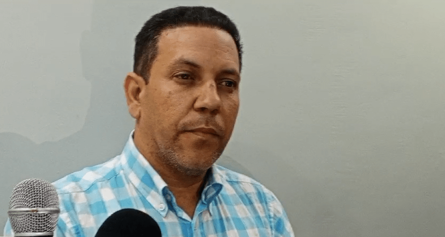 (VIDEO) Desaprensivos roban vallas de candidato a diputado del PRM en La Vega –  (República Dominicana)