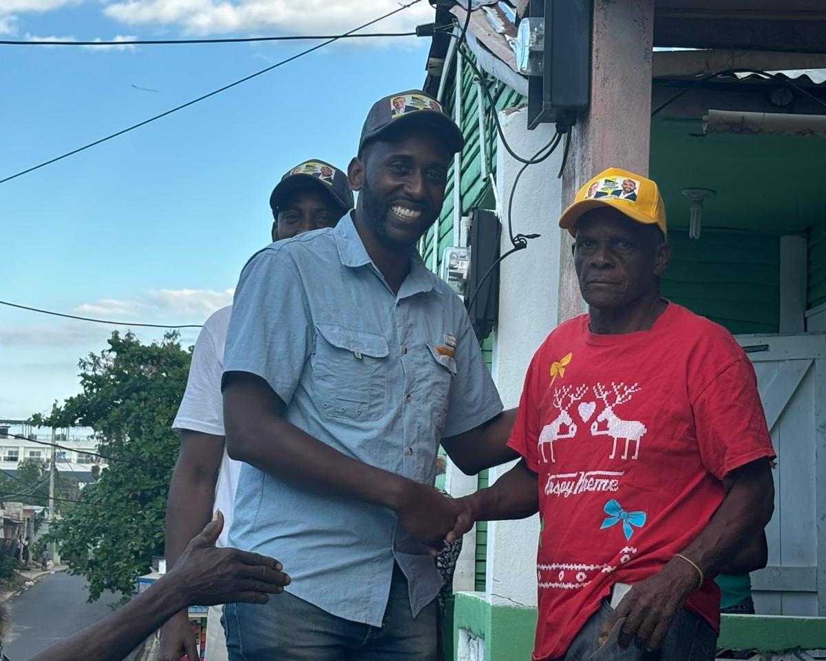 Aspirante a senador por el PHD en Monte Plata realiza “mano a mano” –  (República Dominicana)