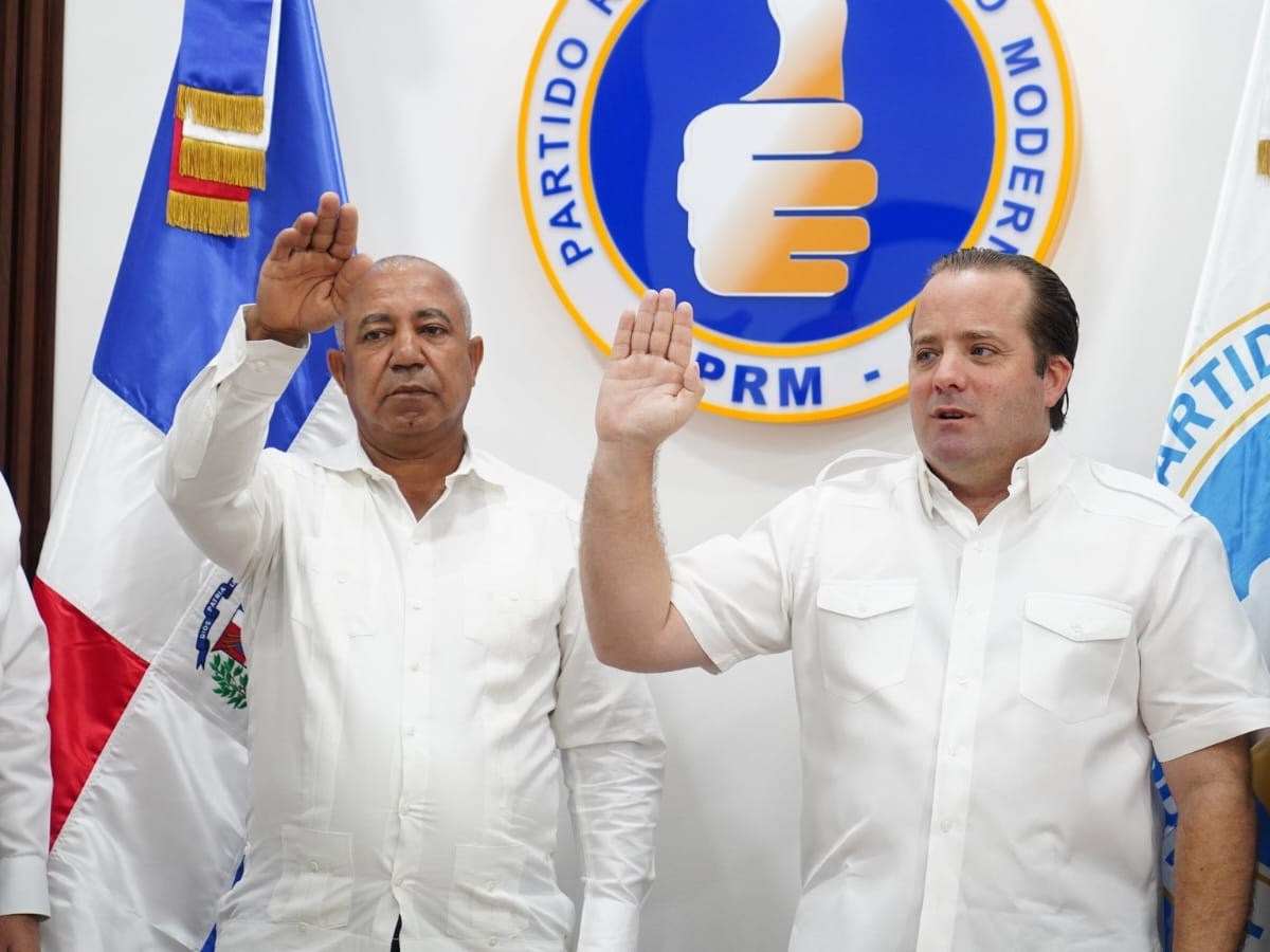 Paliza juramenta al director municipal de Yerba Buena tras abandonar el PLD –  (República Dominicana)