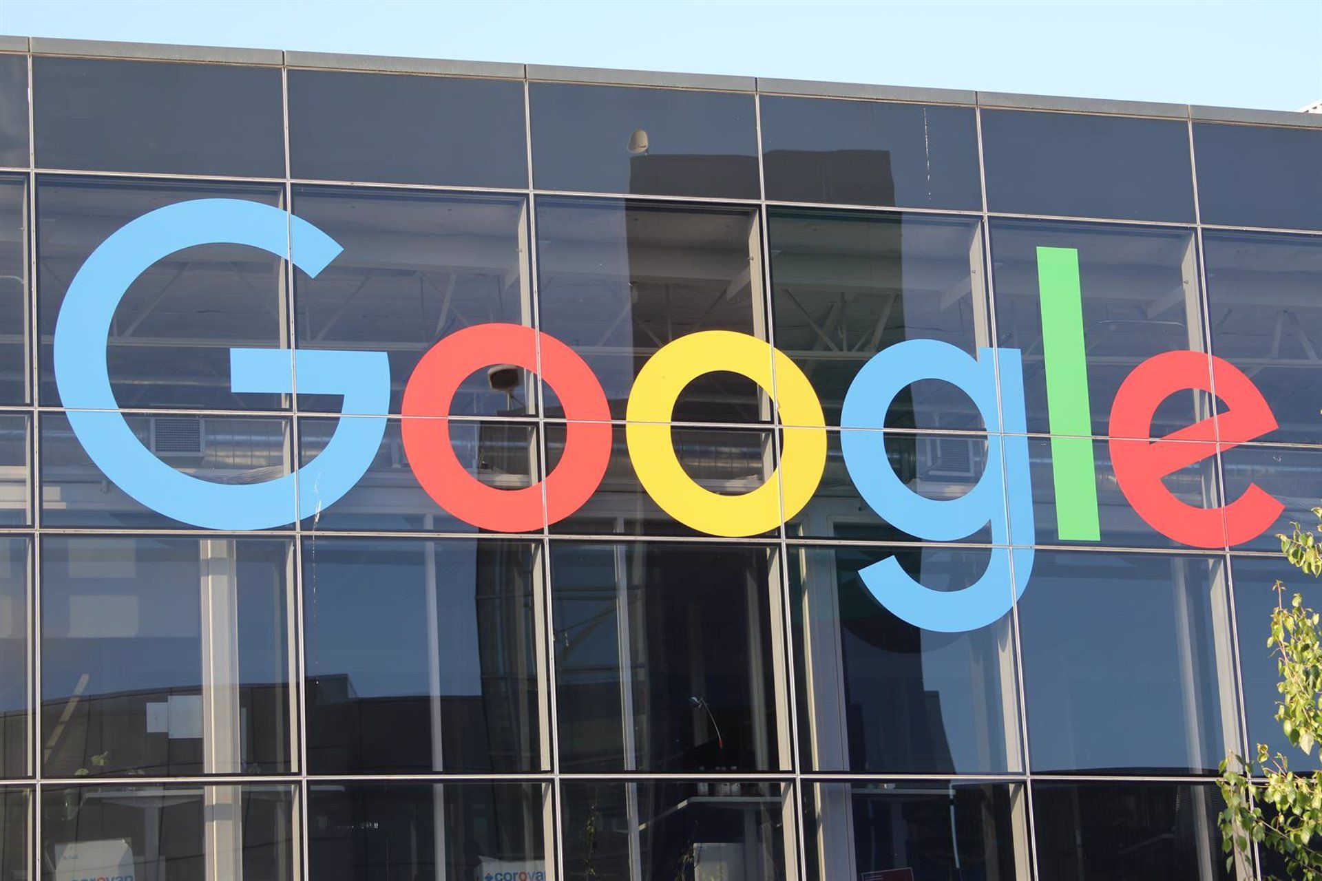 Francia impone multa de 250 millones de euros a Google