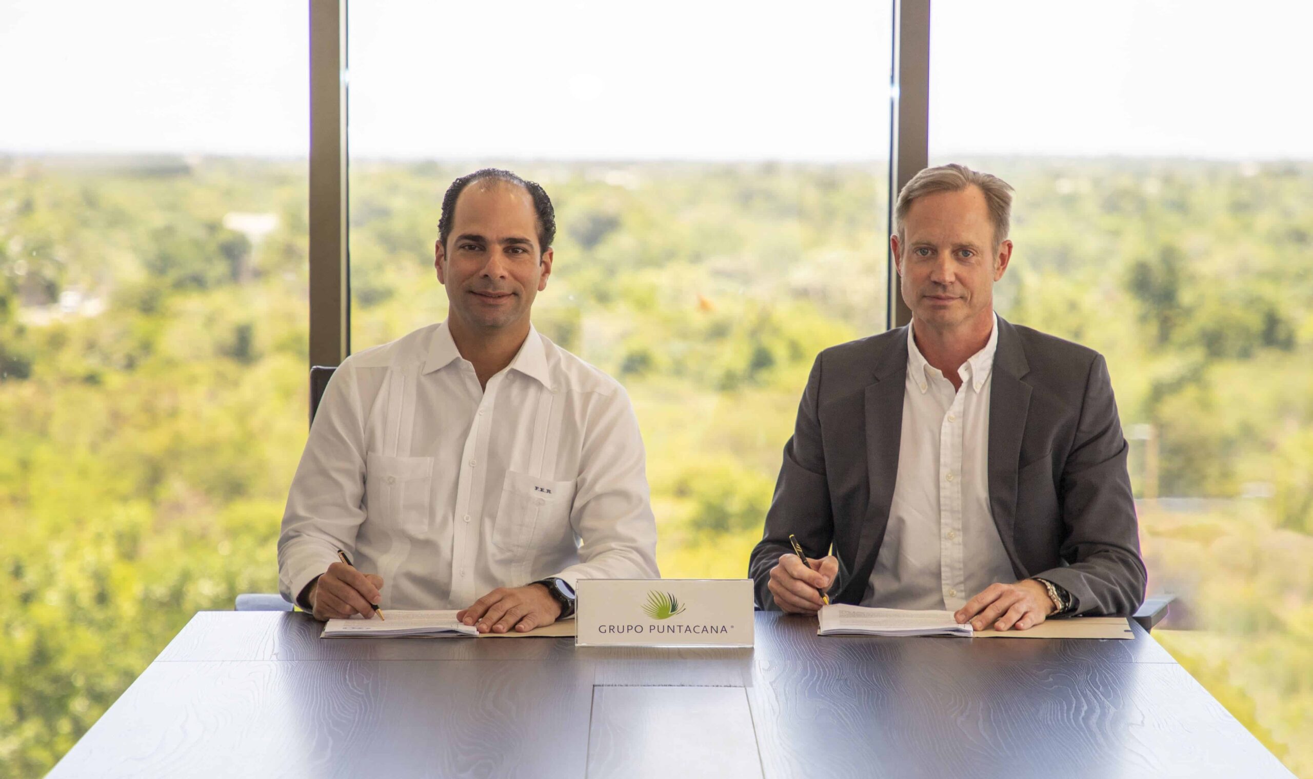 Grupo Puntacana firma convenio para generar 50% de su energía a partir de paneles solares
