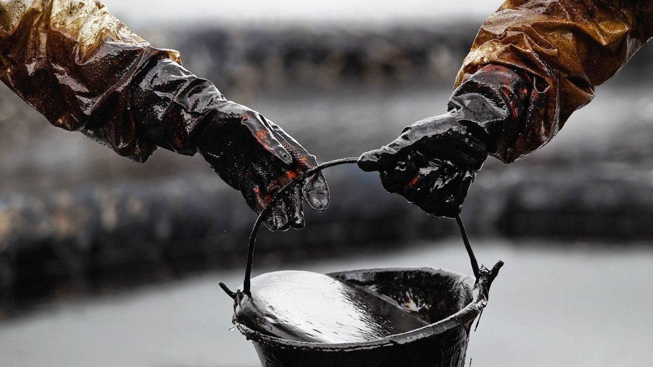 El petróleo de Texas baja un 0,33 %, hasta 81,35 dólares el barril