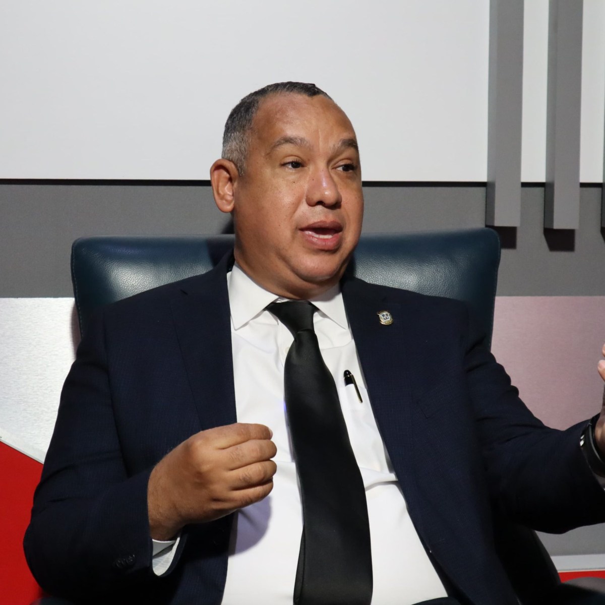 Alexis Jiménez felicita a Abinader por aceptar ir al debate de ANJE  –  (República Dominicana)