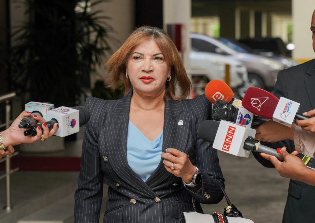 PLD sigue perdiendo legisladores, diputada María Fernández presenta renuncia “irrevocable” –  (República Dominicana)