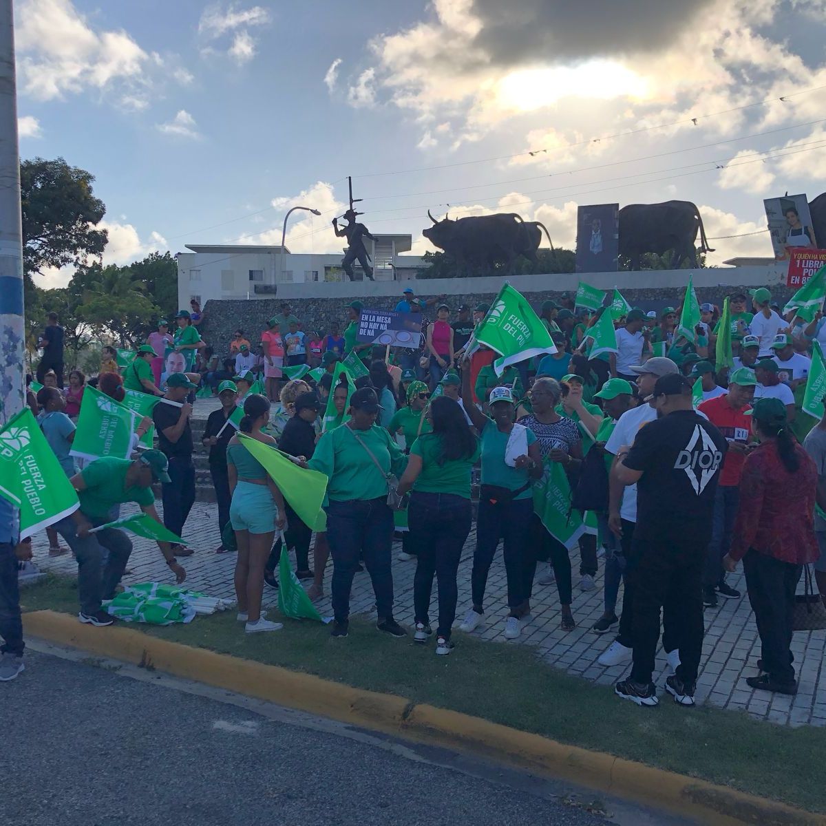 Mujeres protestan en SDE por alto costo de la vida –  (República Dominicana)