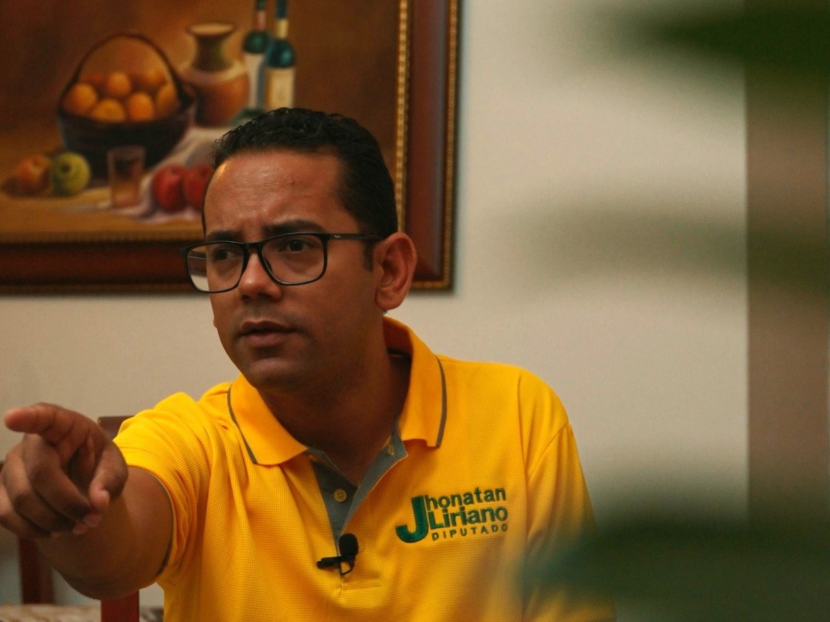 (VIDEO) Jhonatan Liriano presenta proyecto de “Ley Comer Bien, Vivir Mejor” –  (República Dominicana)