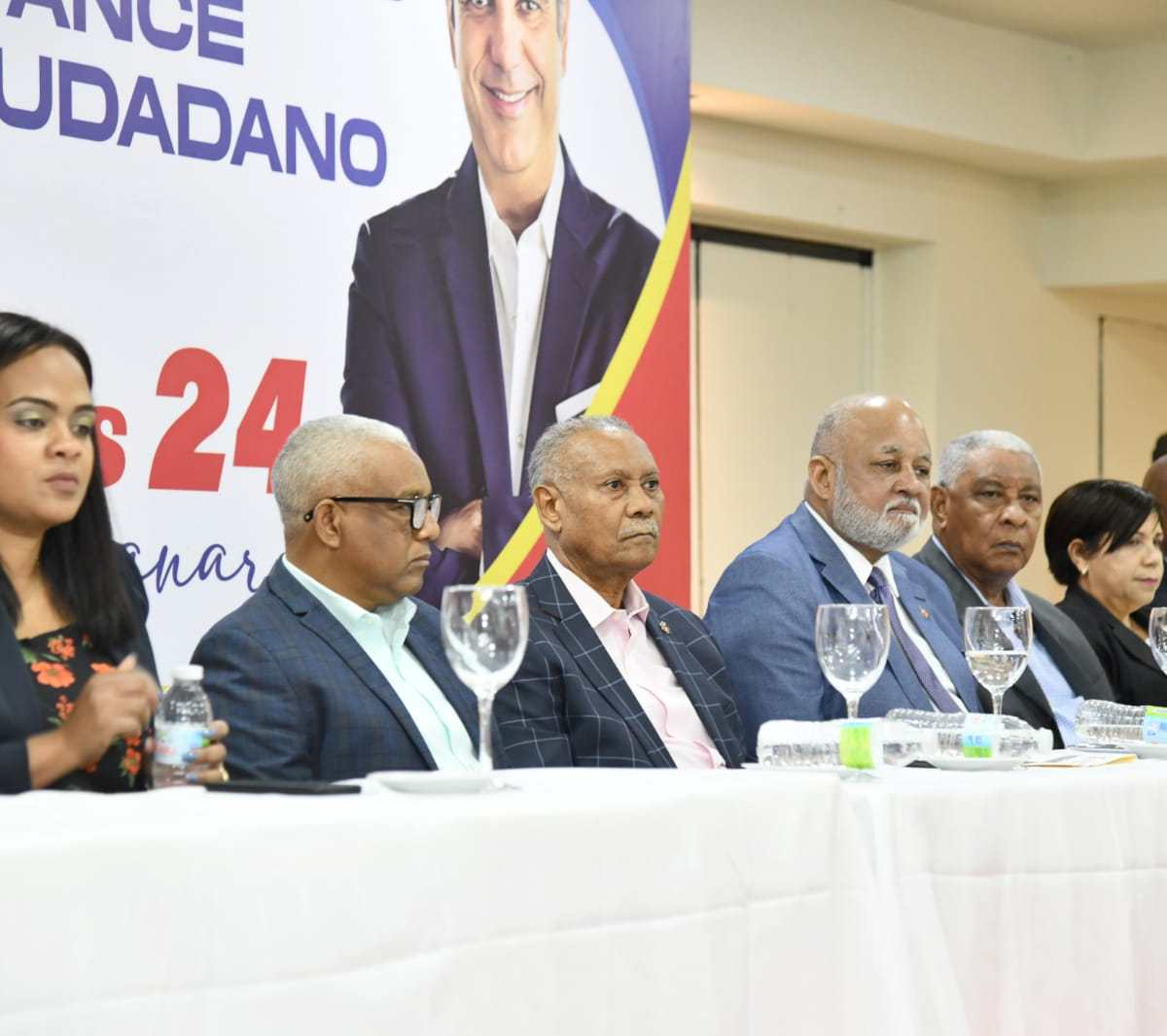Presentan nuevo movimiento de apoyo a la relección del presidente Luis Abinader –  (República Dominicana)