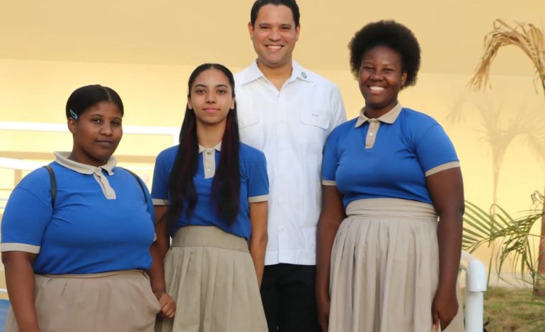 No ha existido una gestión más preocupada por la educación como la de Abinader –  (República Dominicana)