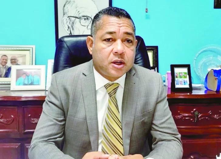 ¡Uno más! Renuncia del PLD alcalde del municipio Boca Chica –  (República Dominicana)