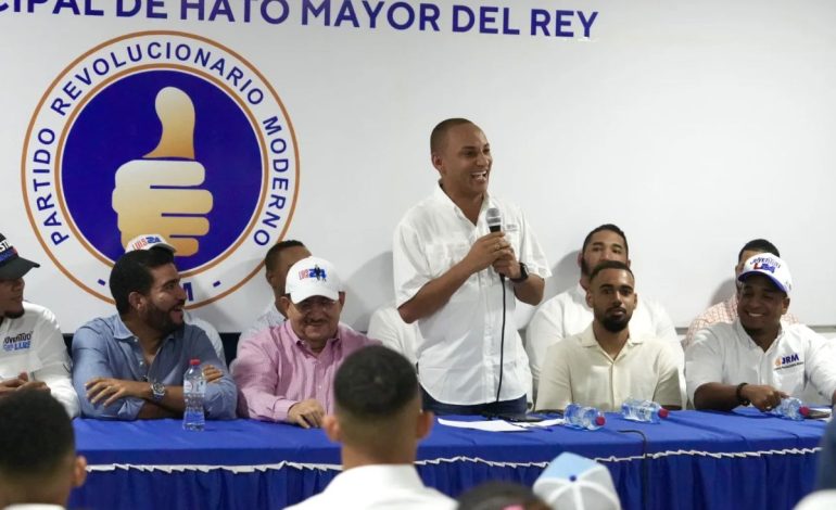 Candidato a regidor de Hato Mayor por el PRD, Alexander de la Rosa pasa a las filas del PRM –  (República Dominicana)