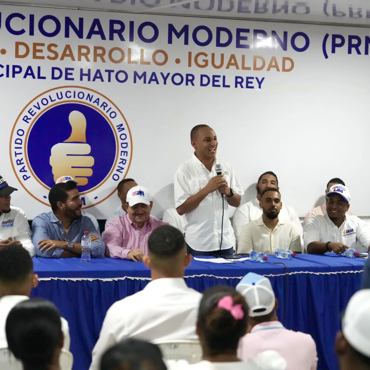 Candidato a regidor de Hato Mayor por el PRD, Alexander de la Rosa pasa a las filas del PRM –  (República Dominicana)