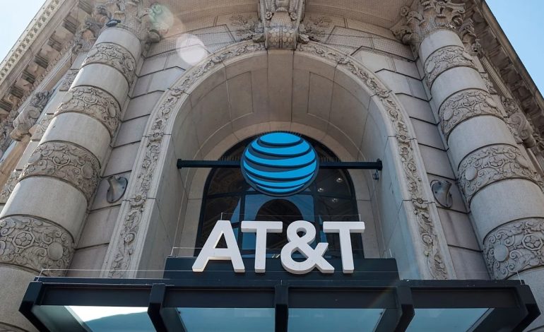 AT&T investiga la publicación de datos de millones de clientes en la internet profunda