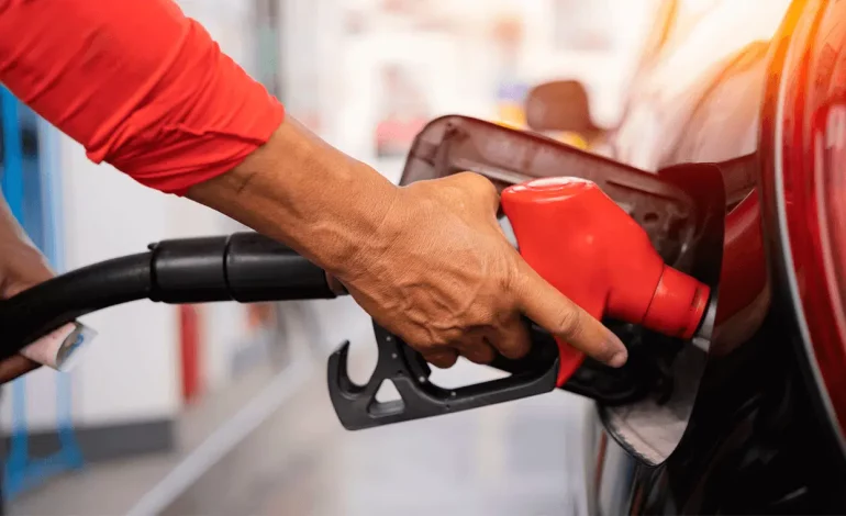 Dos combustibles bajan de precio para la semana del 9 al 15 de marzo