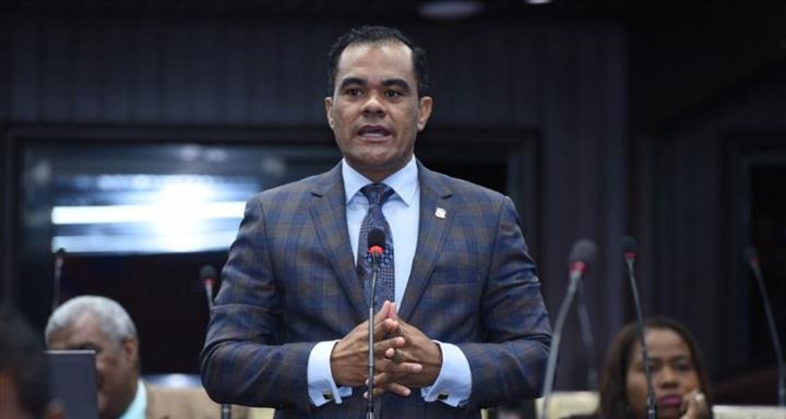Diputado del PRM dice no apoya a Omar Fernández porque no vota en el DN –  (República Dominicana)