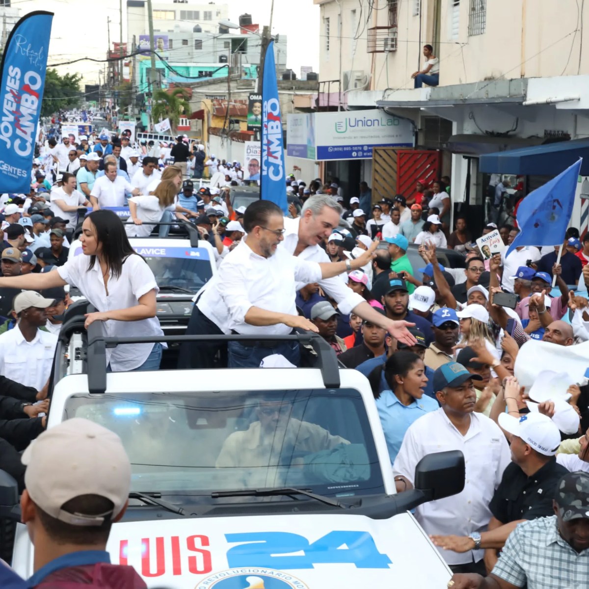 Simpatizantes se lanzan a las calles del DN en apoyo de Luis Abinader –  (República Dominicana)