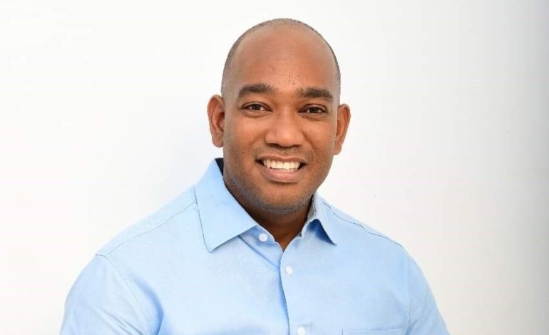 Candidato a senador Fuerza del Pueblo en Samaná oficializa su renuncia –  (República Dominicana)