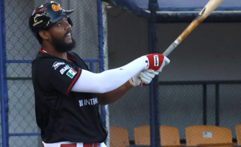 Dominicano Encarnación acaba en la Liga Mexicana de Béisbol