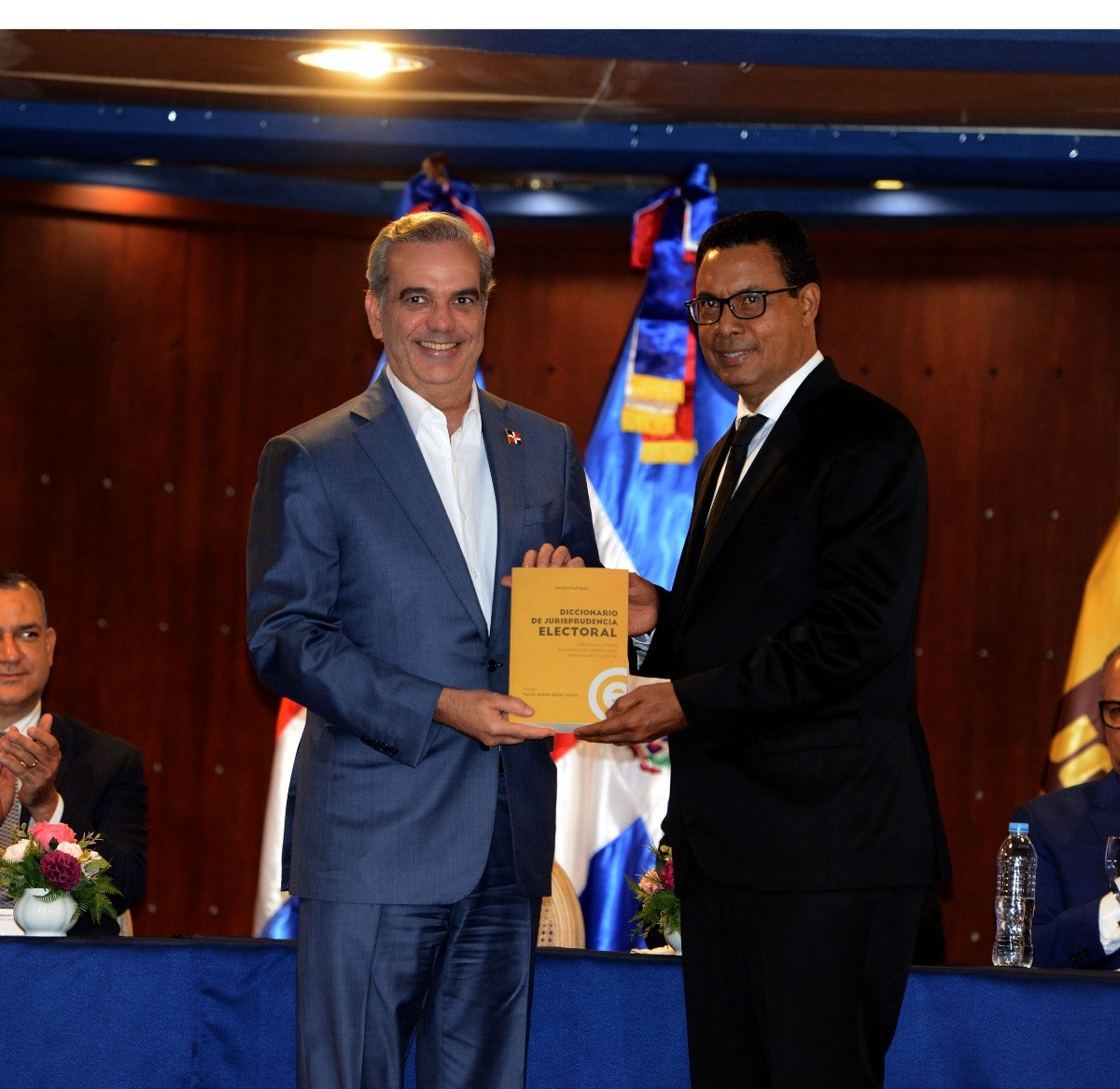 Abinader encabeza puesta en circulación de Diccionario Electoral de Namphi Rodríguez –  (República Dominicana)