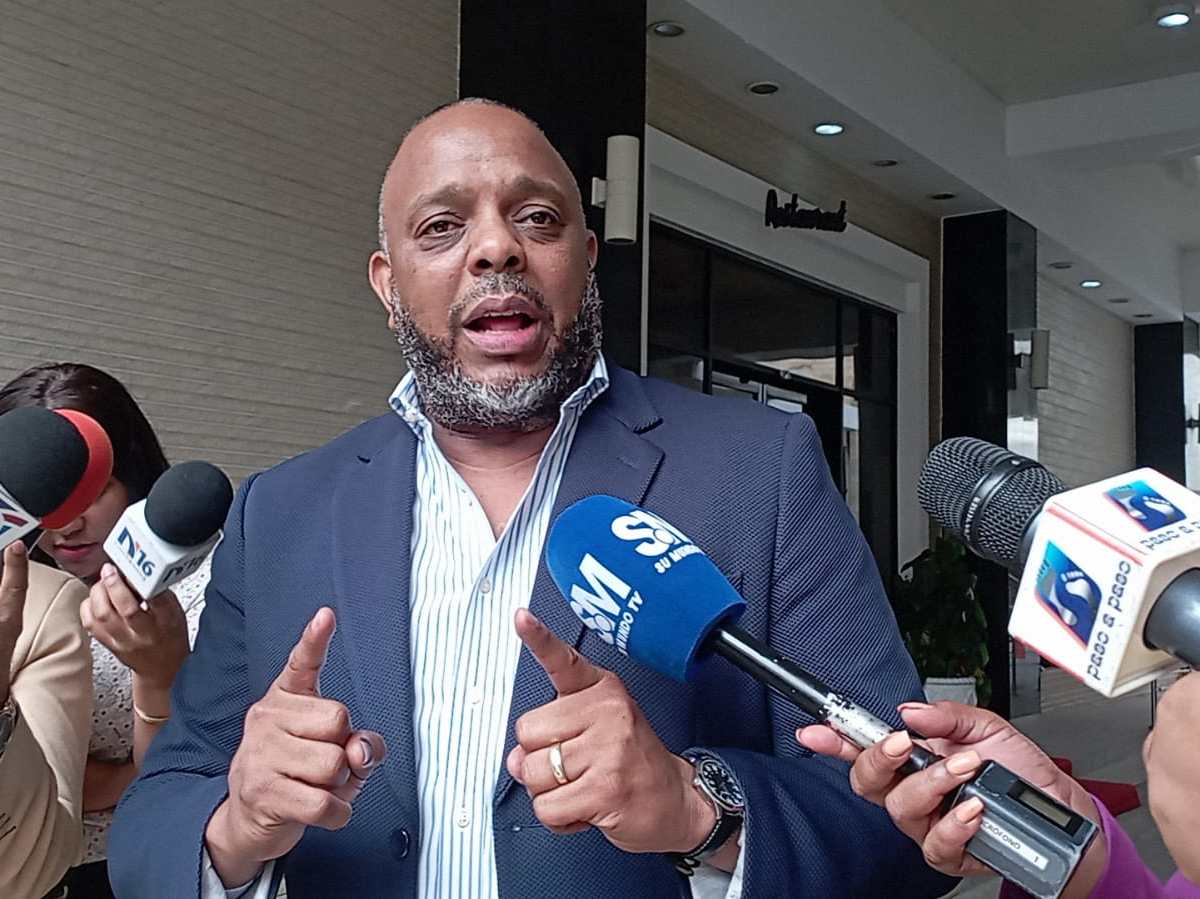 Se intensifican las discrepancias entre oposición y oficialismo a un mes de las elecciones –  (República Dominicana)