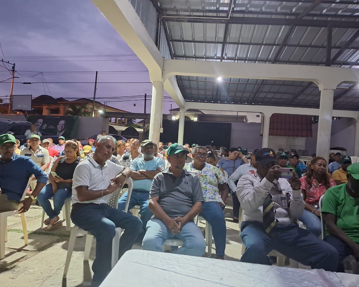 Empresario y político Ambiorix Mena realiza acto con dirigentes de la FP en Cotuí –  (República Dominicana)