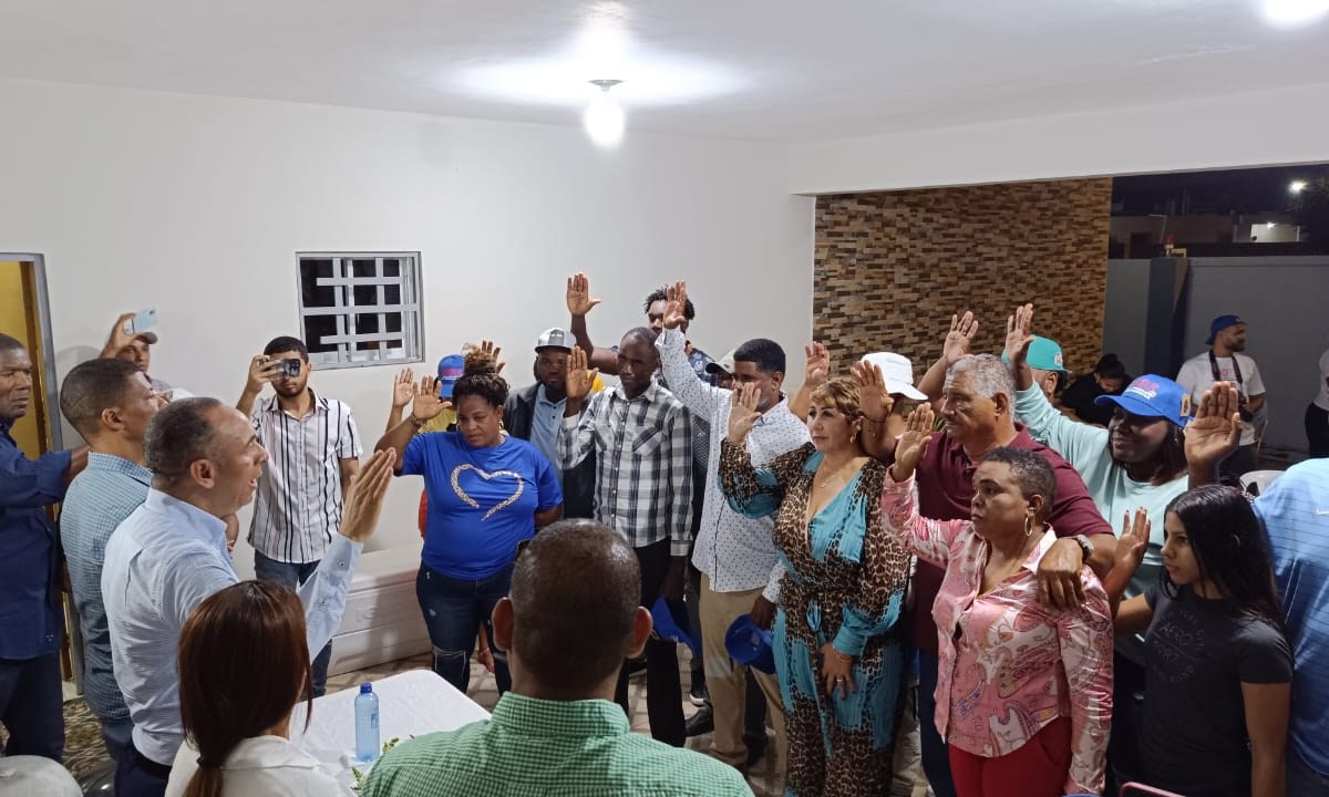 Renuncia de la FP excandidata a alcaldesa de Ramón Santana y se juramenta en el PRM –  (República Dominicana)