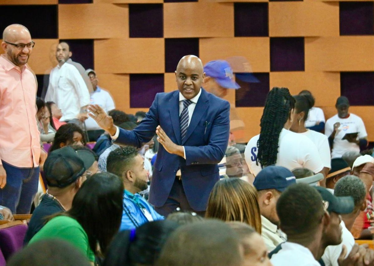 Eglenin Morrison anuncia apoyo a reelección del presidente Luis Abinader –  (República Dominicana)