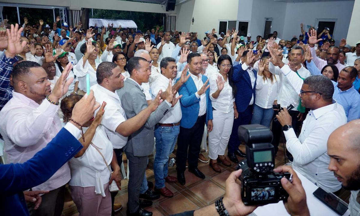 Junior Santos juramenta peledeistas mientras conforman el comando de campaña de Los Alcarrizos –  (República Dominicana)