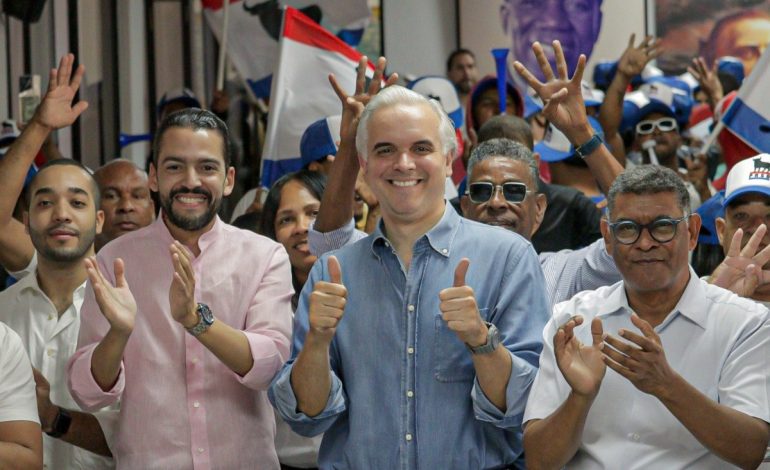 El PRSD juramenta a cientos de jóvenes que apoyan reelección del presidente Abinader –  (República Dominicana)
