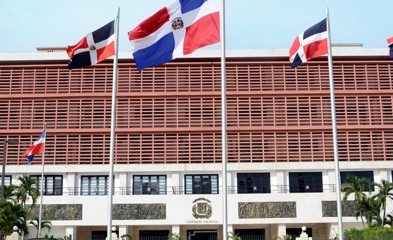 Legisladores consideran «tardía» resolución de la JCE que prohíbe ayudas sociales –  (República Dominicana)