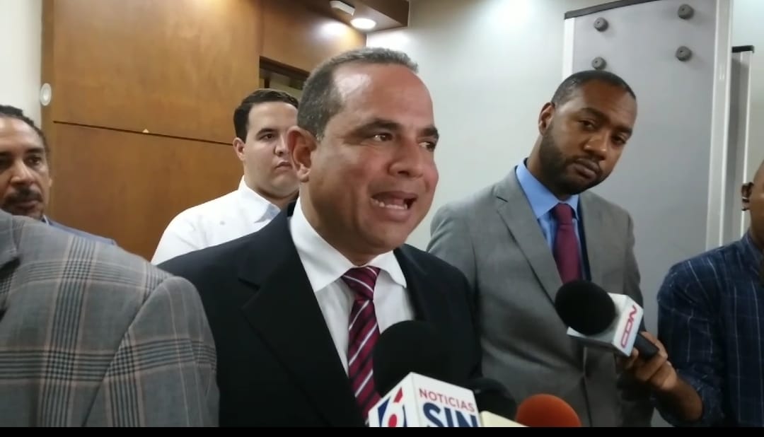 La oposición pide la «sustitución inmediata» del director de la Policía Militar Electoral –  (República Dominicana)